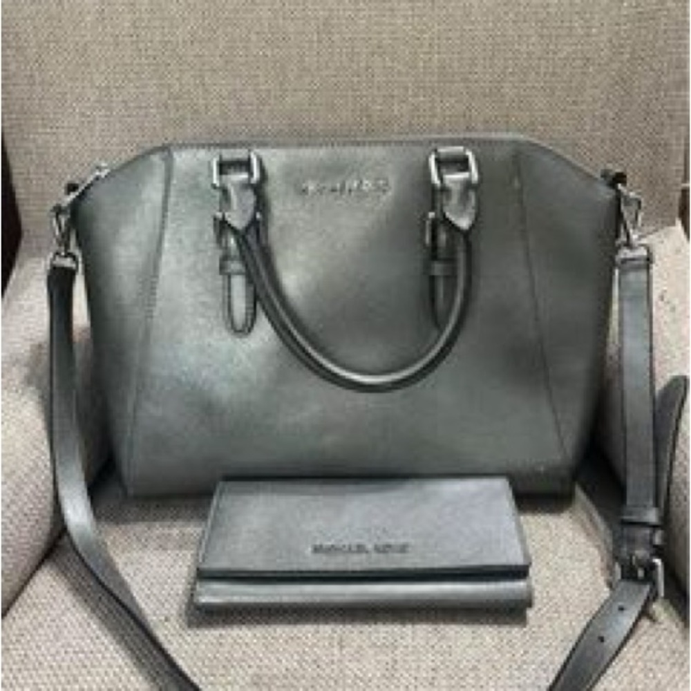 Purse and wallet very good condition big size